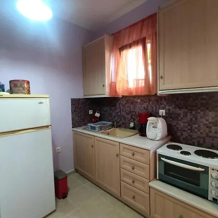 Little Pomegranate Apartment Kapotidhes